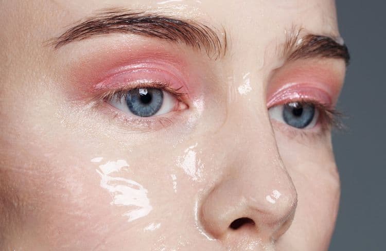 Canicule : le masque glacé, cette astuce de star pour un make-up qui tient