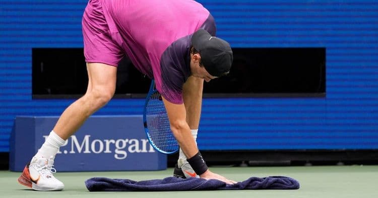 Il vomit sur le court en plein match à l'US Open