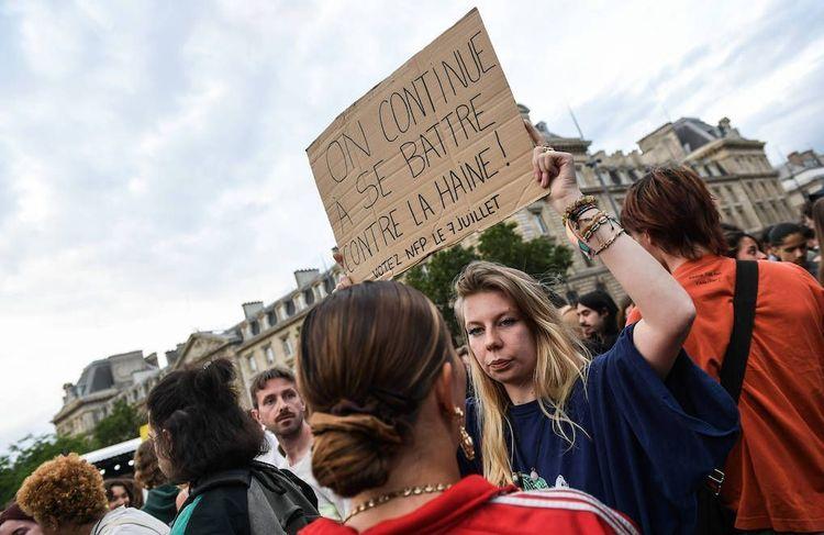 Législatives 2024 : plusieurs milliers de personnes réunies à Paris contre l’extrême droite