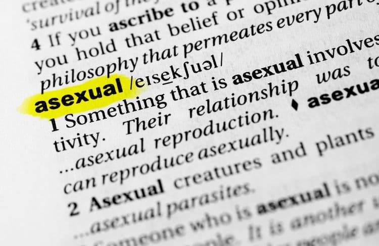 Pourquoi la définition du mot « asexuel » dans le Larousse est considérée comme fausse et dangereuse