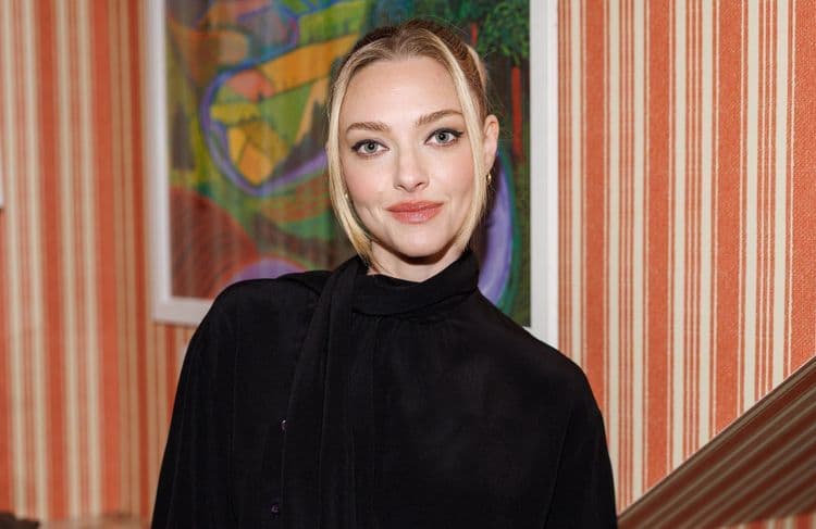 Ce gloss qu’Amanda Seyfried ne quitte pas depuis plus de 20 ans