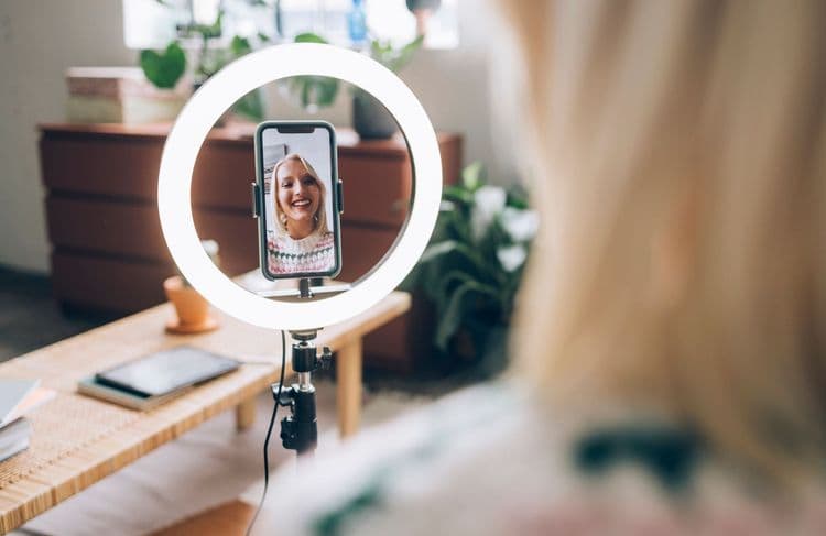 Sur TikTok, des femmes se filment pendant les différentes phases de leur cycle menstruel