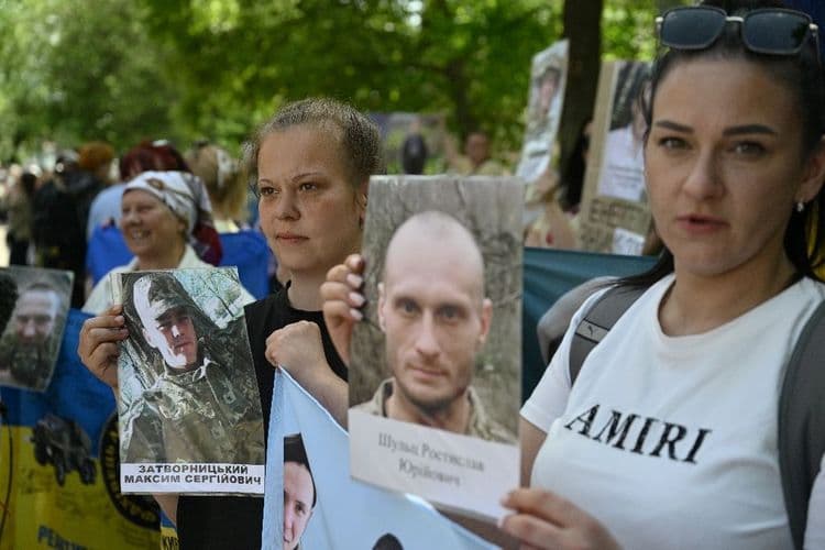 Attaque russe massive sur Kiev à l'aube d'un deuxième échange de prisonniers