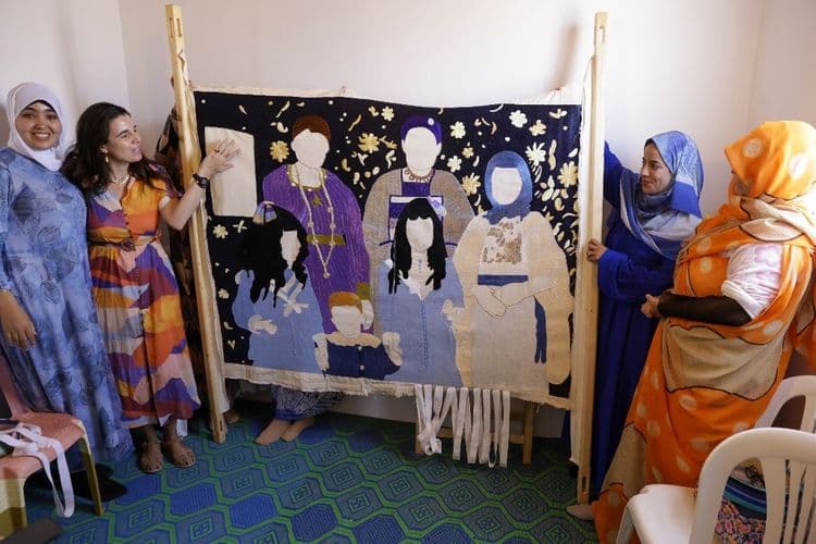 Au Maroc, un atelier de broderie tisse l'émancipation de femmes rurales