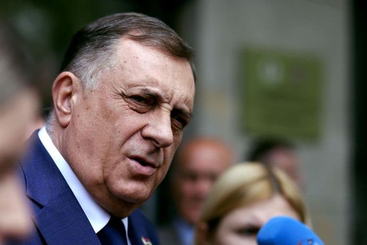 Bosnie: Milorad Dodik se rend à la justice, son mandat d'arrêt annulé