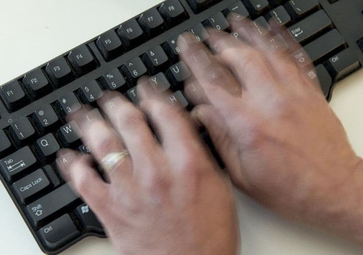 Devenu accro aux paris en ligne, un Britannique se fait indemniser par son médecin