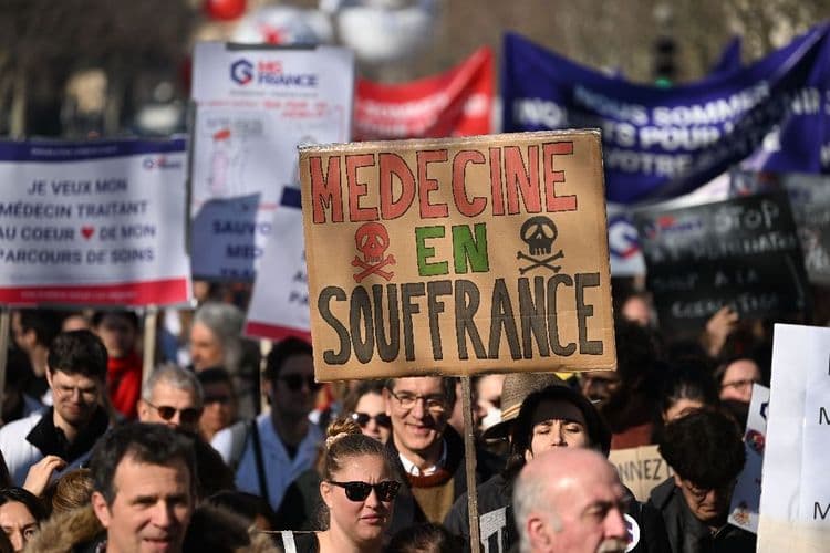 La santé libérale descend dans la rue contre les économies imposées