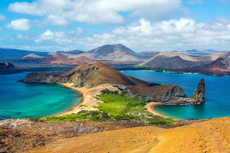 Impressionnante éruption sur une île inhabitée des Galápagos !