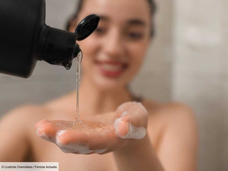 Racines grasses, pointes sèches : voici la technique d'un coiffeur pour bien se laver les cheveux