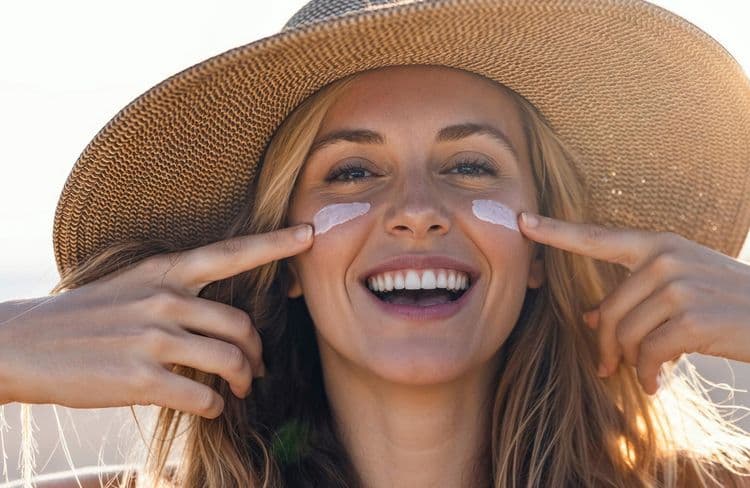 4 signes qui prouvent que votre crème solaire est à jeter