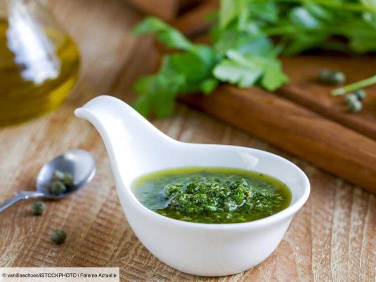 Découvrez la recette secrète de la célèbre sauce aux herbes pour entrecôte