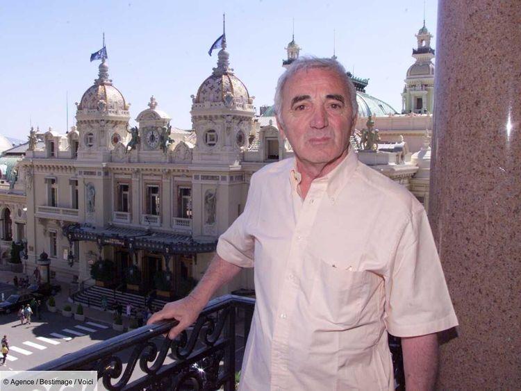 "Il n’aurait jamais dû prendre cet avion" : les graves accusations d'un proche de Charles Aznavour au sujet de sa mort