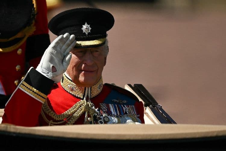 A Londres, la parade d'anniversaire du roi rend hommage aux victimes du crash du vol de l'Air India