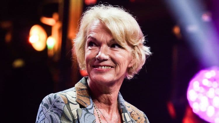 Anne-Sophie Lapix aux anges, Brigitte Lahaie (69 ans) lui fait don de son sextoy  : "Voilà, ça y est, je l'ai"