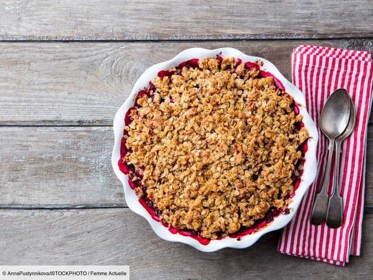 La recette pour se régaler avec les premières fraises de la saison : le crumble fraises et pistaches