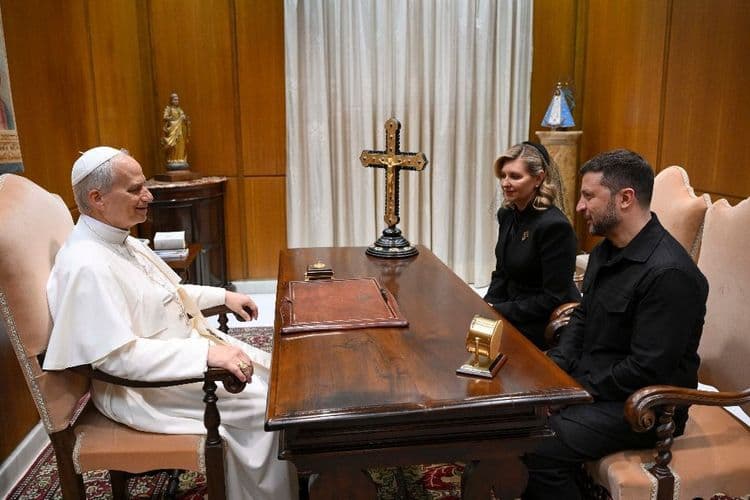 Le pape a reçu Zelensky, président de "l'Ukraine martyrisée"