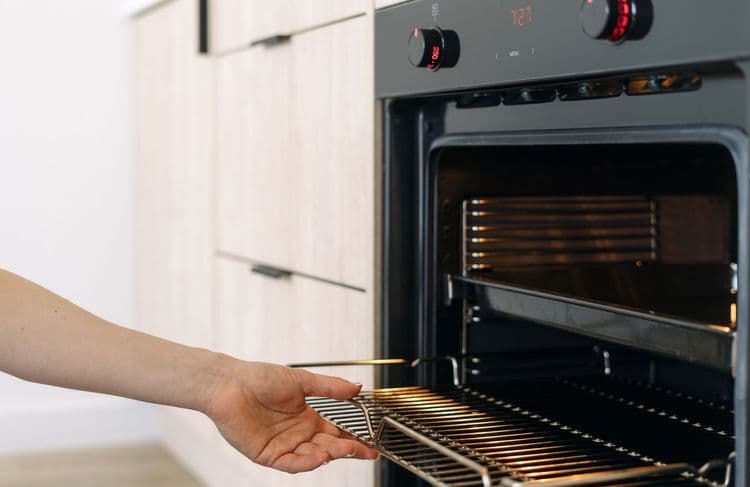 Cette erreur courante qui impacte la cuisson de vos plats au four