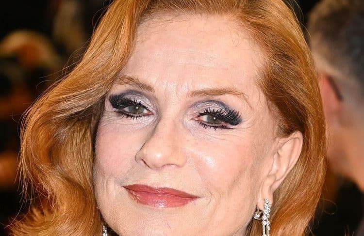Comment reproduire le cat-eyes audacieux d’Isabelle Huppert, à Cannes ?