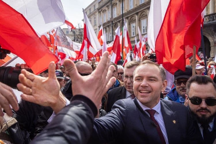 Nawrocki: un historien passionné du monde criminel en lice pour la présidence polonaise