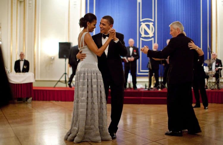 Charli XCX, Beyoncé, les Rolling Stones… qui sont les artistes de la playlist 2024 de Barack Obama ?