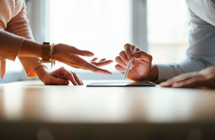 Sexisme au travail : trois salariées sur quatre toujours confrontées à des blagues sexistes