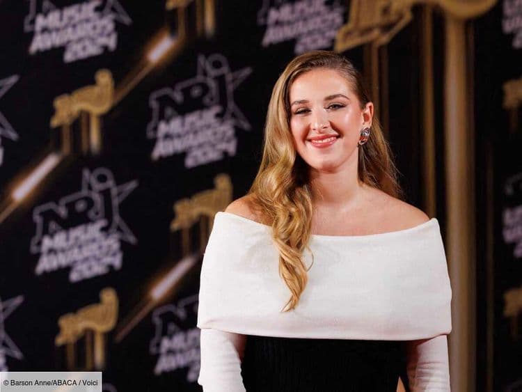 Héléna prend une photo avec une fan… qui n’est autre qu’Amélie Neten ! La séquence fait halluciner les internautes