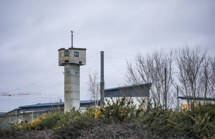 Infanticide d’Emma, 13 ans, près d’Angers : le père se suicide en détention