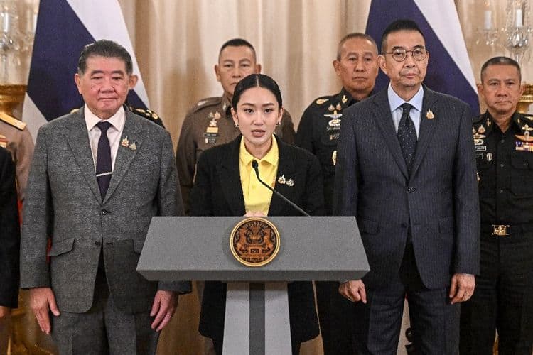 Thaïlande: sur un siège éjectable, la Première ministre présente ses excuses
