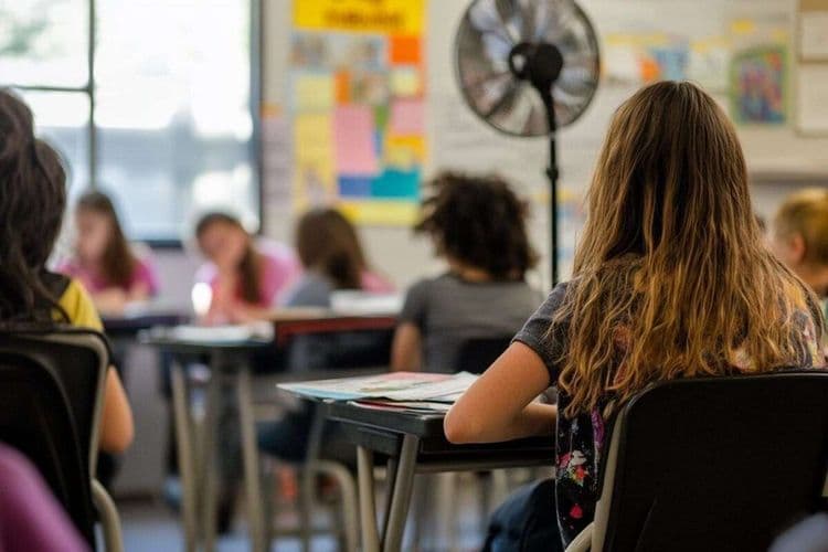 Vague de chaleur : écoles fermées en début de semaine, quelles solutions pour garder vos enfants à domicile ?