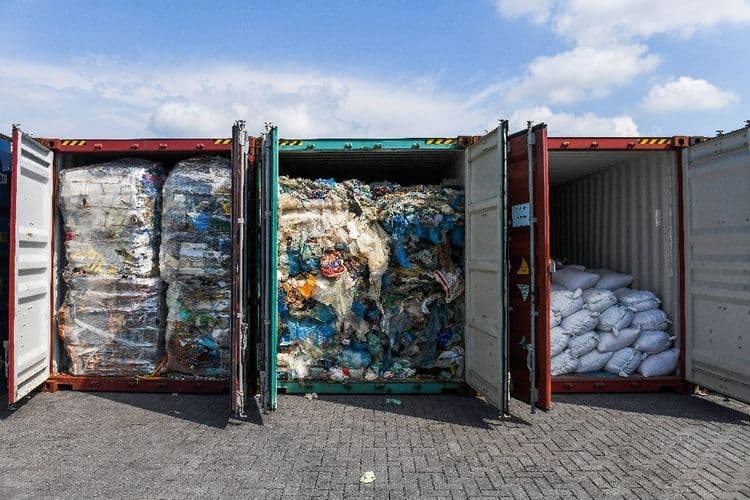 La Malaisie sévit contre les importations de déchets plastiques