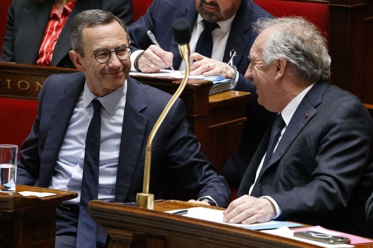 Proportionnelle: la droite alimente le procès en immobilisme de Bayrou