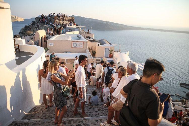 Santorin, "l'île Instagram" au bord de la saturation touristique