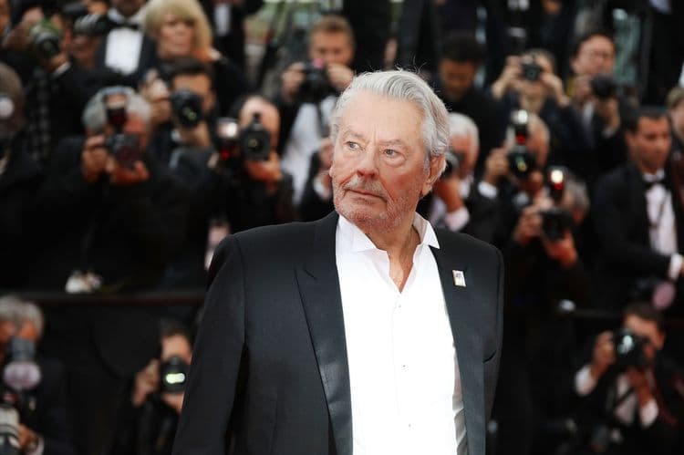 Alain Delon : un nouveau testament et un enfant illégitime mis en lumière