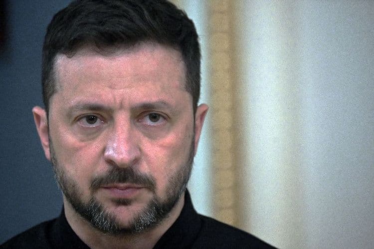 Ukraine: Zelensky accuse la Russie de "gagner du temps" dans les discussions