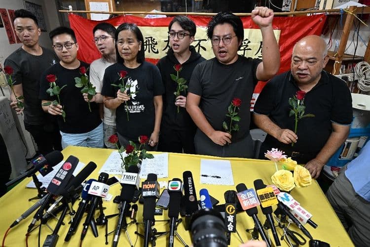 Hong Kong: dissolution de l'un des derniers partis d'opposition face à une "immense" pression