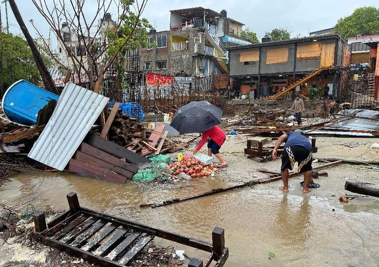 Mexique : l'ouragan Erick s'affaiblit en s'enfonçant dans les terres