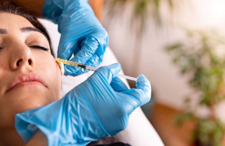 « J’ai failli mourir » : deux femmes victimes d'injections de botox illégales, racontent leur calvaire