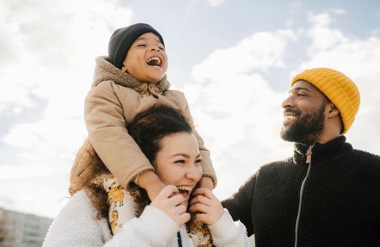 Journée des parents célibataires : 6 bonnes raisons de dater un papa ou une maman solo