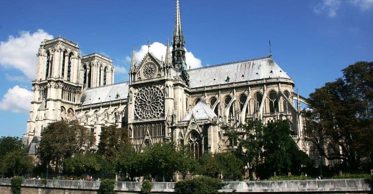 Jeu mathématique : Notre-Dame de Paris et la quatrième dimension