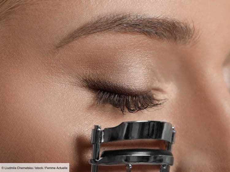 Recourbe-cils : est-il bon de se recourber les cils ? Une dermatologue répond