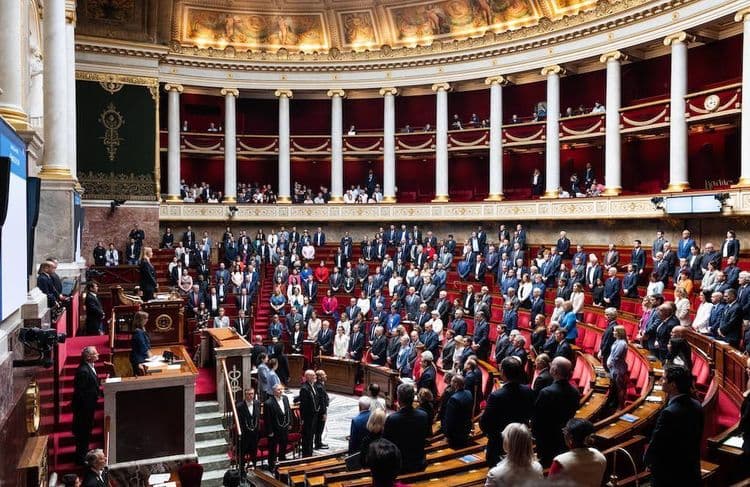 PMA et adoption : que prévoit le texte pour protéger les droits des salariés, adopté par l’Assemblée ?