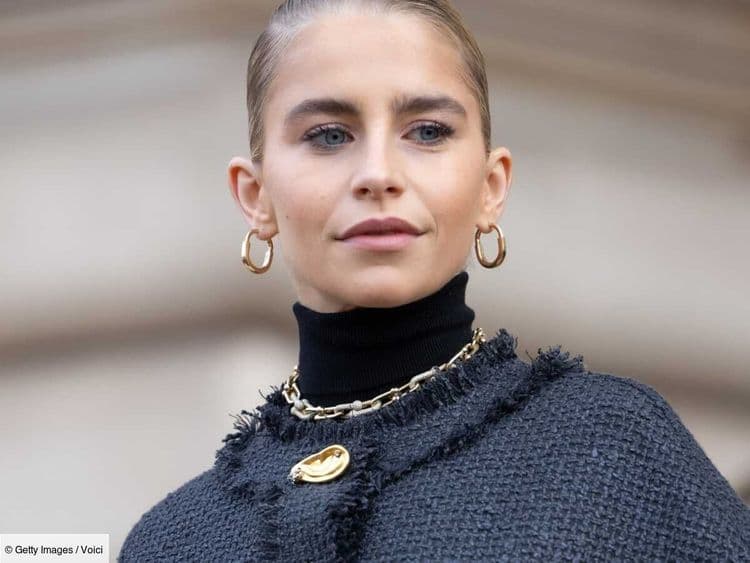 Comment porter la jupe à sequins au quotidien sans faire too much ?