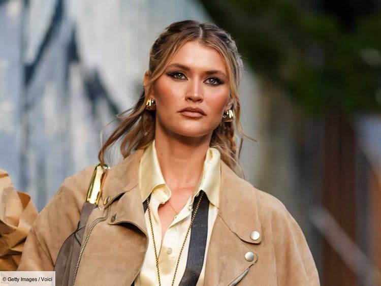 Comment porter une jupe avec une veste en daim pour être bien habillée cet automne ?