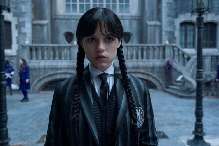 Premières images de la saison 2 de Mercredi : la famille Addams débarque à Nevermore