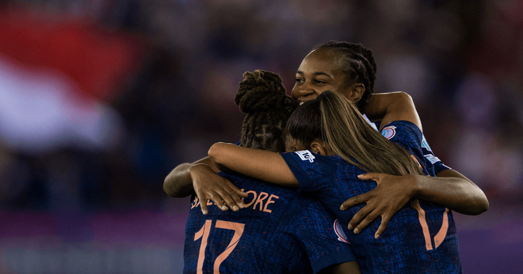Les Bleues frappent fort d’entrée