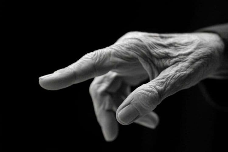 Craquer ses articulations et son cou : quels risques pour votre santé ?
