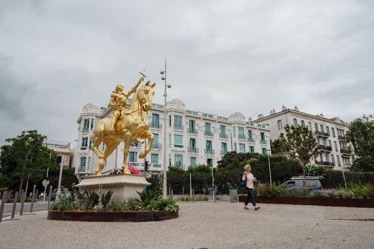 Procédure contre symbole: tensions autour d'une statue de Jeanne d'Arc à Nice