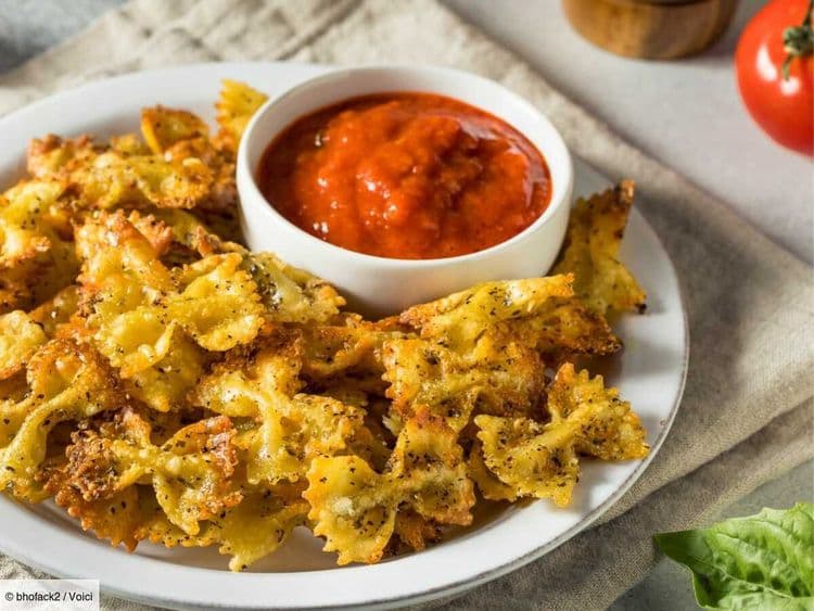 Chips de pâtes au airfryer : la recette originale et croustillante qui change des crackers à l'apéro