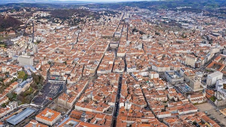 Immobilier à Saint-Étienne : découvrez les prix dans votre ville en décembre 2024