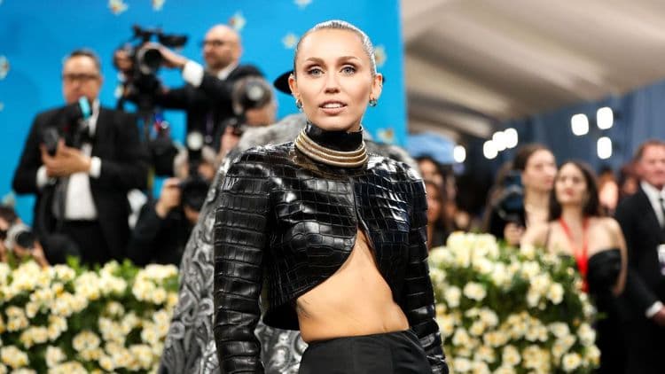 Miley Cyrus : découvrez la raison pour laquelle elle n'a plus parlé à son père pendant des années